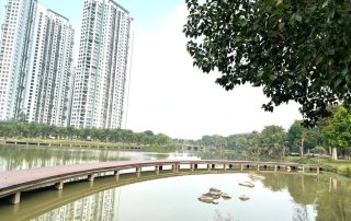 Cầu gỗ ở quảng trường Marina là điểm đến ưa thích của cư dân.